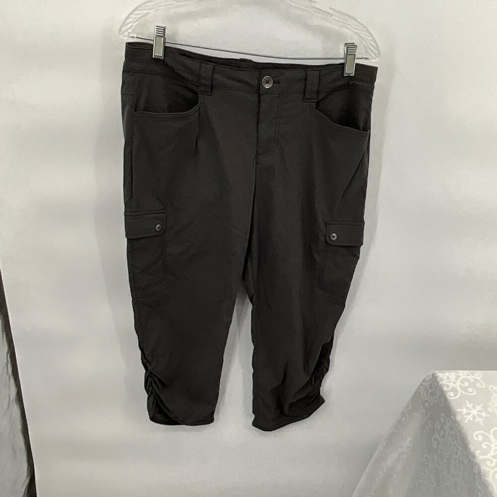 Eddie‎ Bauer Womens Gray Capri Pants Size 8 With Pockets & Button Details